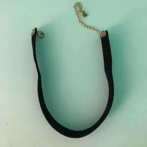 F21 Choker